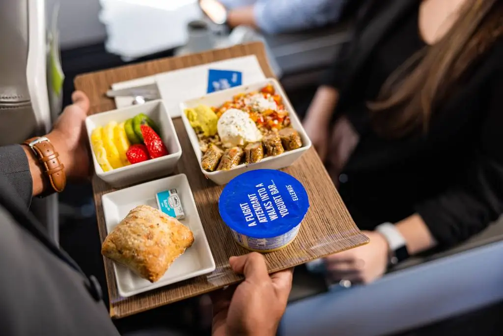 Alaska-Airlines-First-Class-Meal-Service.webp