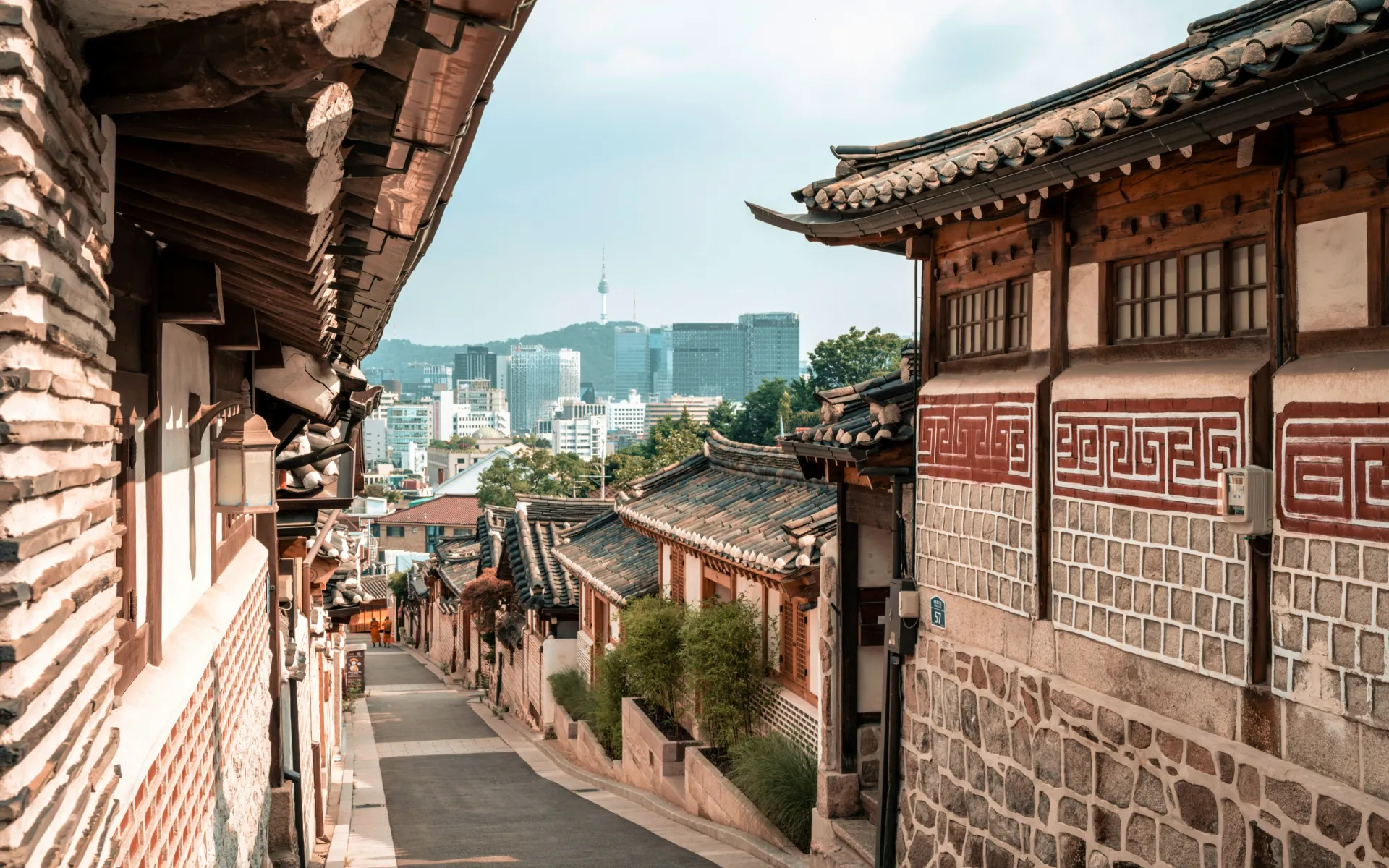 Alleyway in Seoul, South Korea